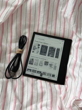 Amazon Kindle Oasis 10th Gen E-Reader